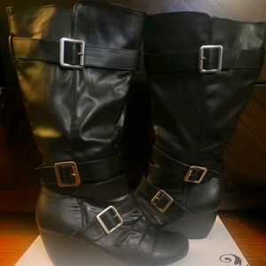 Black wedge boots